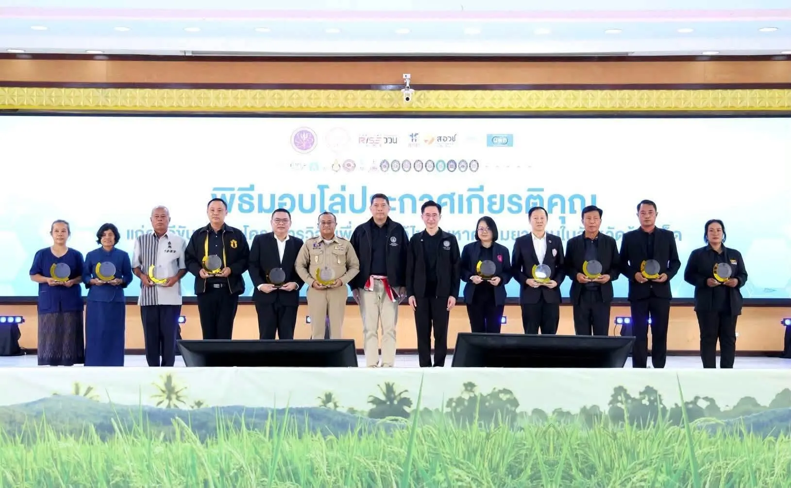 📌ผอ. สธค. ร่วมลงพื้นที่จังหวัดร้อยเอ็ด ติดตามภารกิจ รมว.พม. ขับเคลื่อนแผนแก้จน 5 ด้าน
