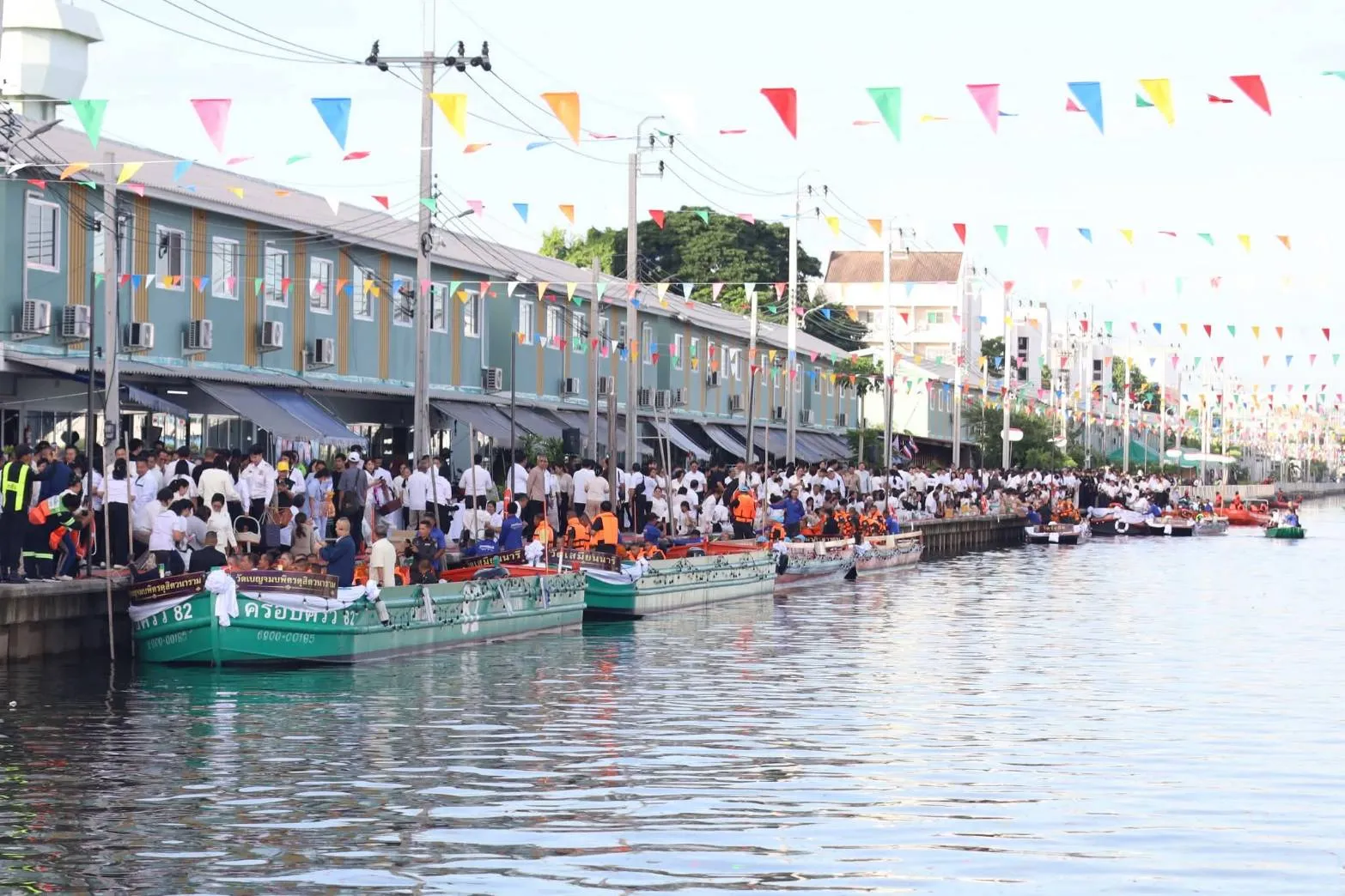 สำนักงานธนานุเคราะห์ ร่วมกิจกรรมพัฒนาคุณภาพชีวิตประชาชนริมคลองเปรมประชากร เฉลิมพระเกียรติสมเด็จพระนางเจ้าฯ พระบรมราชินี